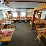 Zum Hirschen Pensionat 3*