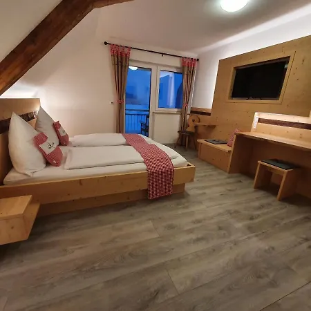 Zum Hirschen Gæstehus 3*