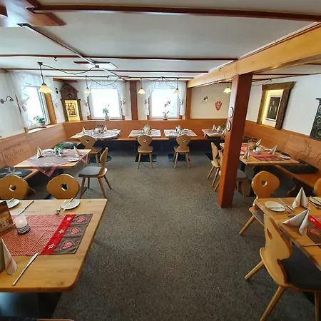 Zum Hirschen Gæstehus 3*